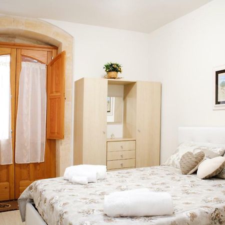 Rosa Holiday Home Syracuse Bagian luar foto